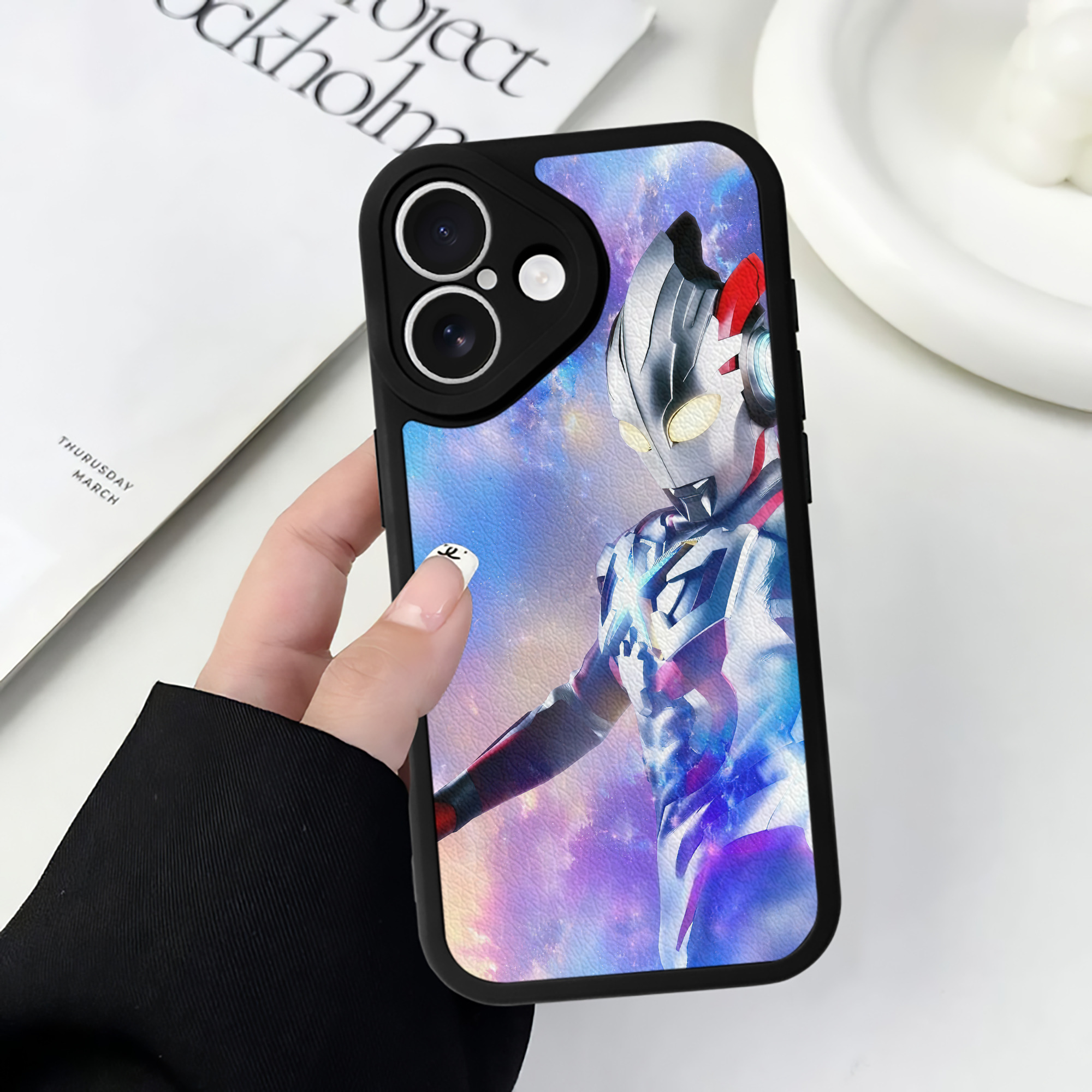 （画像用） ウルトラマン Ultraman 【iPhone 16シリーズ対応】シリコンスマホケース（レザー調） 材質：シリコン